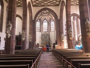 Restaurierte Innenansicht der Liebfrauenkirche Frankfurt – Denkmalpflege durch Maler Theis