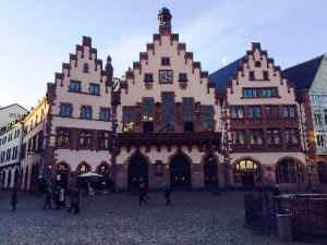Fassadensanierung am Römer in Frankfurt durch Maler Theis