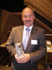 Norbert Theis, Gründer der Maler- und Denkmalpflegewerkstätten Theis, als Unternehmer des Jahres 2011